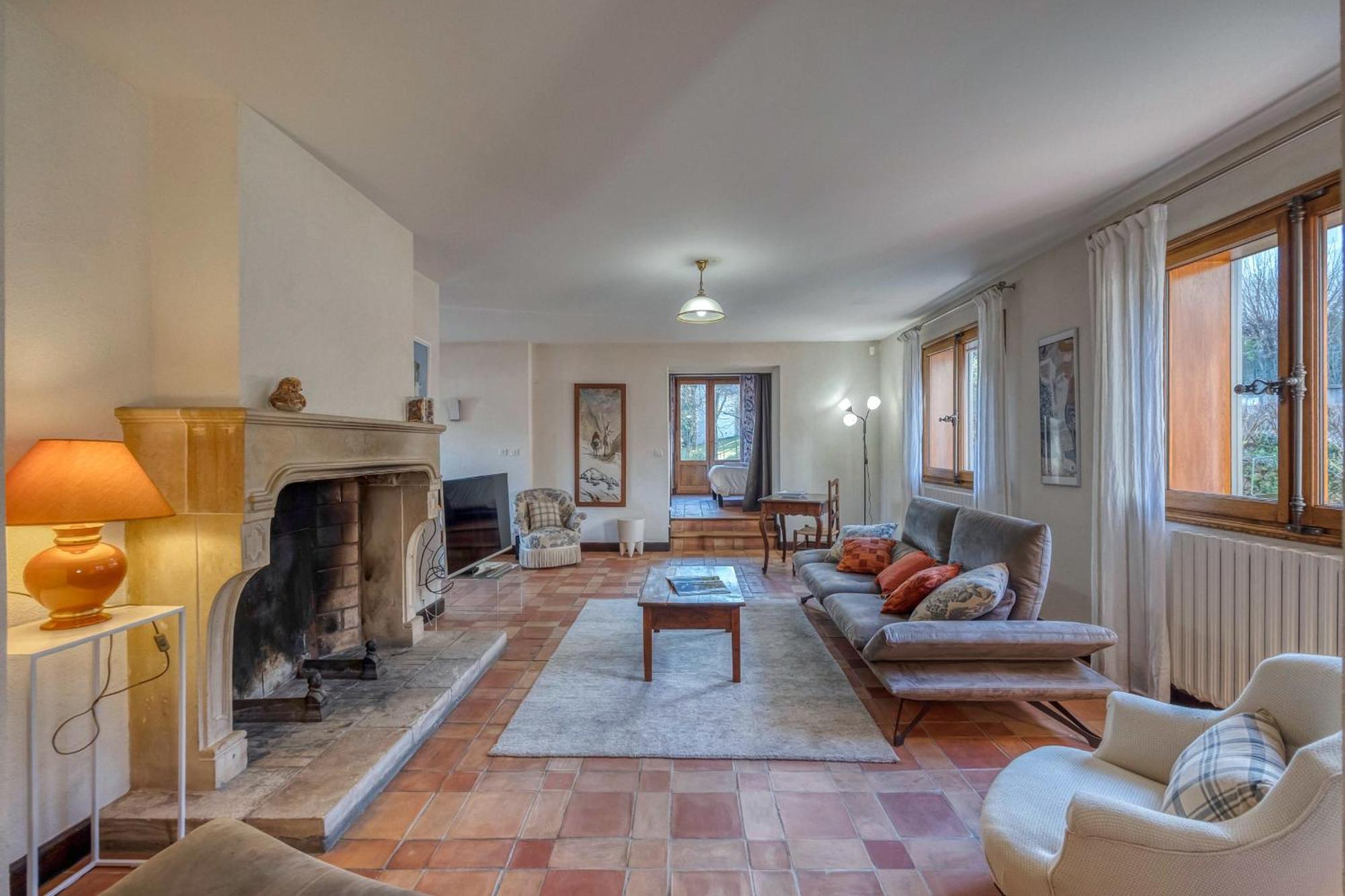 #Hp La Maison Des Lilas Large Family House Sleeps 12 Garden Seyssinet エクステリア 写真