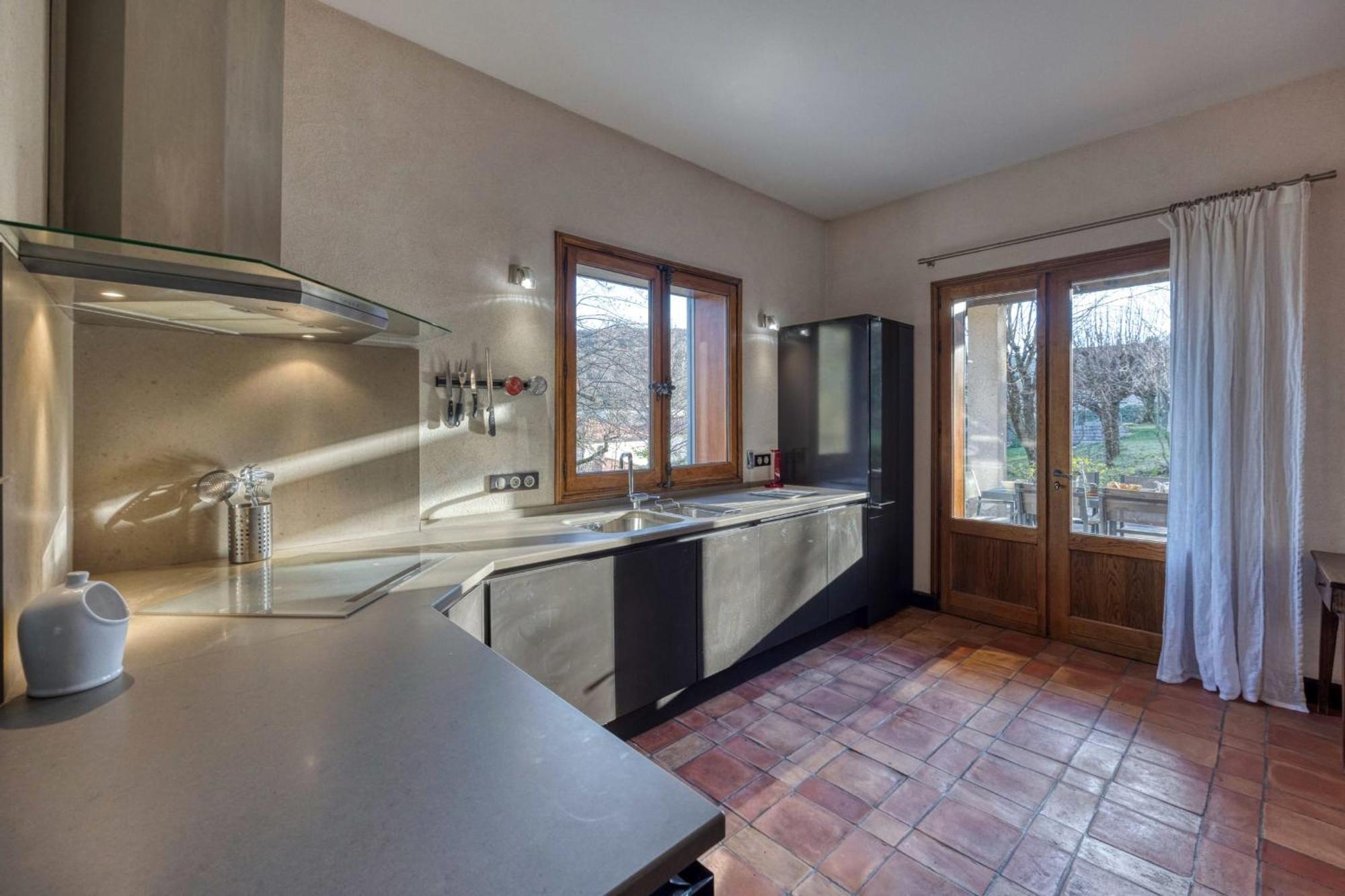 #Hp La Maison Des Lilas Large Family House Sleeps 12 Garden Seyssinet エクステリア 写真